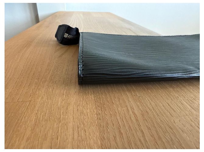 Pochette Louis Vuitton in pelle nera Nero - vista 10