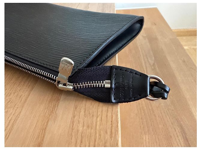 Pochette Louis Vuitton in pelle nera Nero - vista 5