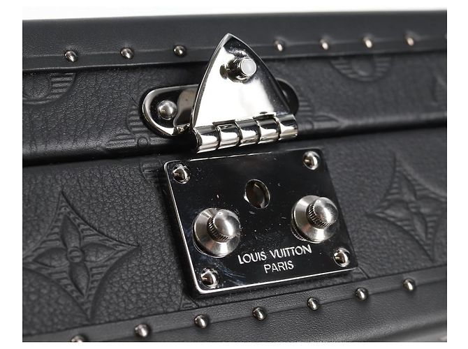 LOUIS VUITTON Monogram Shadow Clutch scatola Borsa Clutch Nera M12876 LV Auth BA1720SM Nero - vue 8