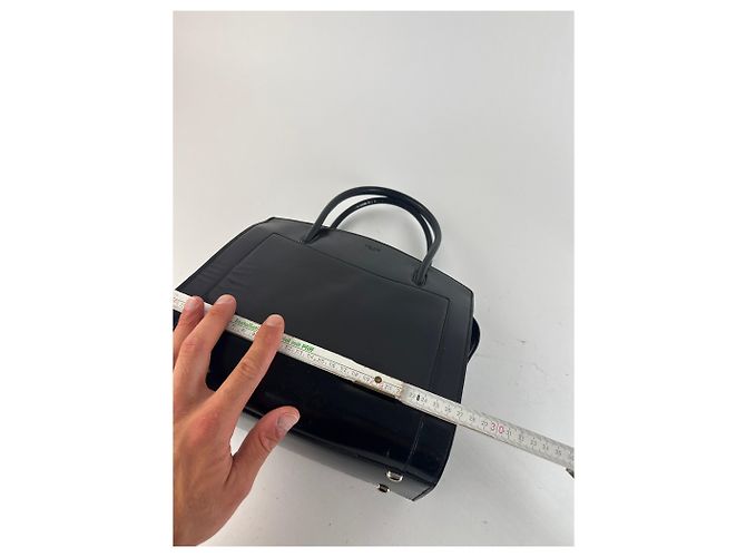 Céline Vintage Celine Paris Handtasche aus schwarzem Lackleder - Ansicht 14