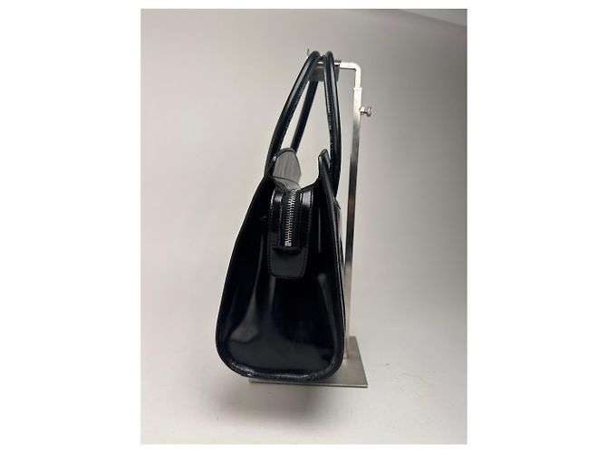 Céline Vintage Celine Paris Handtasche aus schwarzem Lackleder - Ansicht 8
