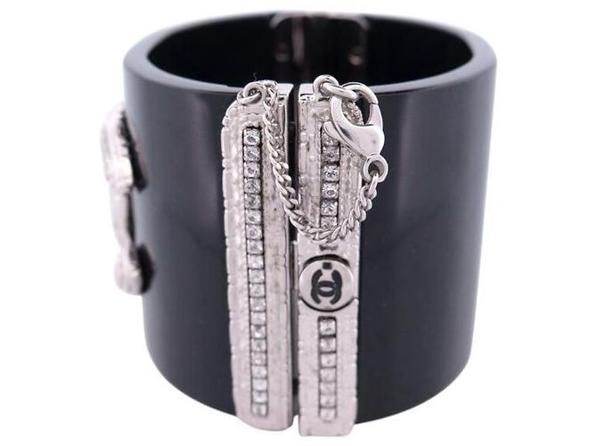 BRACCIALE CHANEL MANCHETTE LOGO CC CRISTALLI 16 CM 2011 BRACCIALE NERO IN RESINA - vista 2