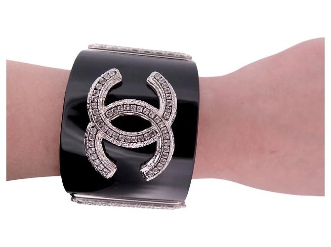 BRACCIALE CHANEL MANCHETTE LOGO CC CRISTALLI 16 CM 2011 BRACCIALE NERO IN RESINA - vista 6