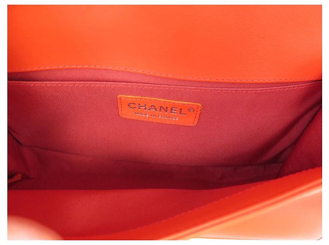 BORSA CHANEL BOY MEDIA IN PELLE CHEVRON CORALLO CON TRACOLLA Rosa - vista 10