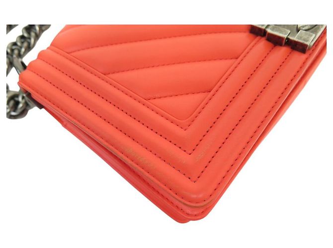 BORSA CHANEL BOY MEDIA IN PELLE CHEVRON CORALLO CON TRACOLLA Rosa - vista 13