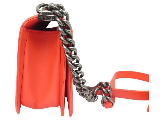 BORSA CHANEL BOY MEDIA IN PELLE CHEVRON CORALLO CON TRACOLLA Rosa - vista 4