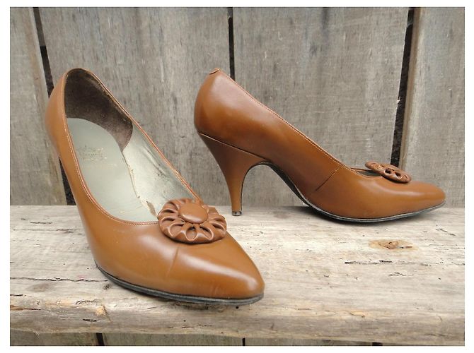 Autre Marque Régina Pumps aus Leder hellbraun 8 cm Absatz - Ansicht 2