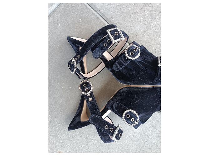 Décolleté Christopher Kane in velluto nero con cristalli Swarovski - vista 11