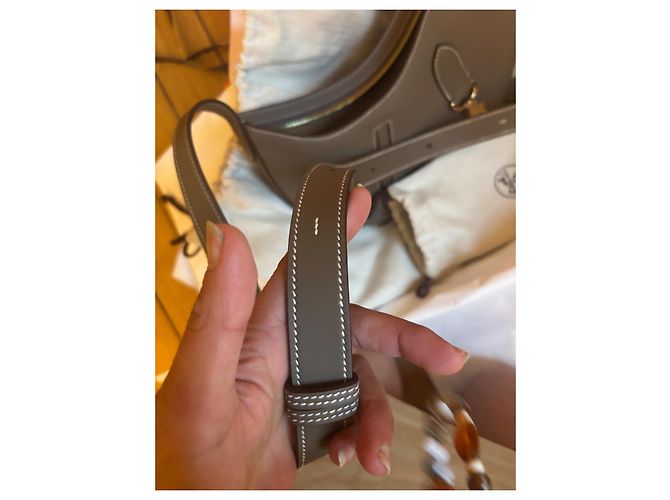 Borsa a mano Hermès Little Arch in pelle taupe - vista 10