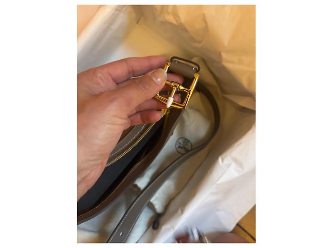 Borsa a mano Hermès Little Arch in pelle taupe - vista 11