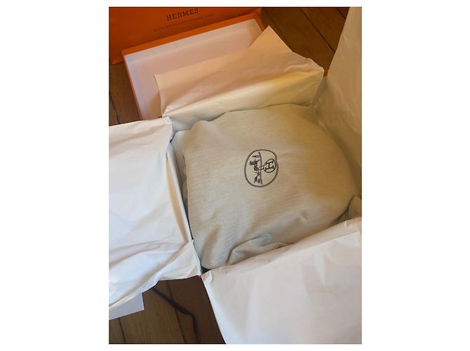 Borsa a mano Hermès Little Arch in pelle taupe - vista 13