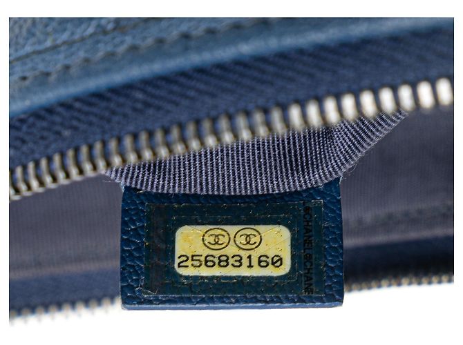 Chanel Blu Medio Pelle di Vitello Invecchiata Gabrielle O Clutch - vista 6