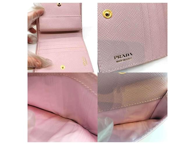 Billetera bi-fold Saffiano de Prada en rosa - vista 6