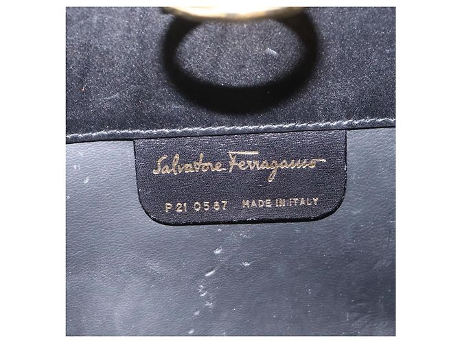 Borsa a spalla a catena Salvatore Ferragamo in pelle nera e oro Auth am8545 Nero D'oro - vista 15