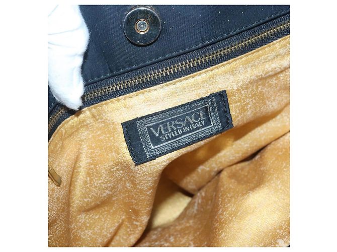 Borsa tote Gianni Versace in nylon nero e oro Auth bs25747 D'oro - vista 15