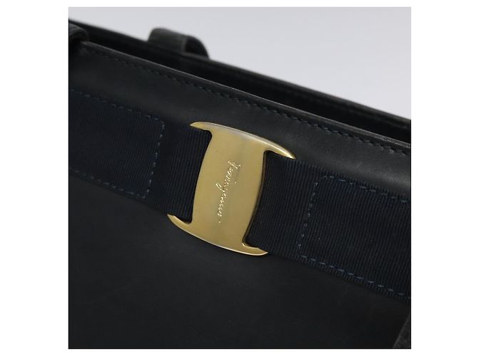 Borsa Tote Vala in pelle blu navy oro di Salvatore Ferragamo Auth bs26090 - vista 14