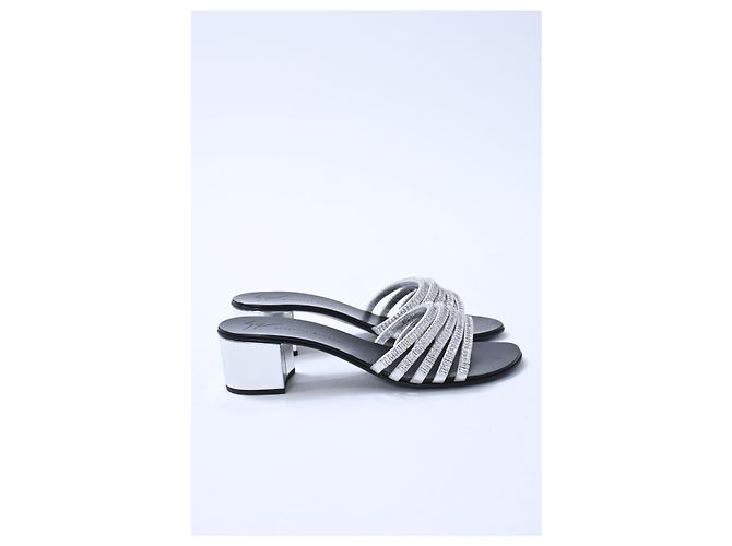 Sandali in pelle argentata decorati con cristalli Giuseppe Zanotti Argento Metallico - vista 10