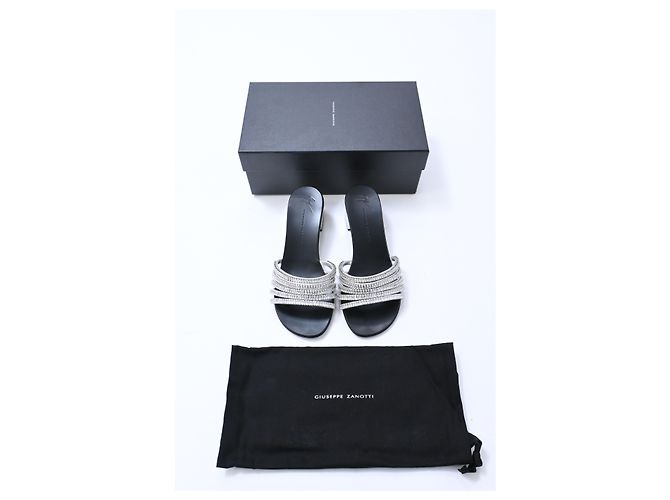 Sandali in pelle argentata decorati con cristalli Giuseppe Zanotti Argento Metallico - vista 18