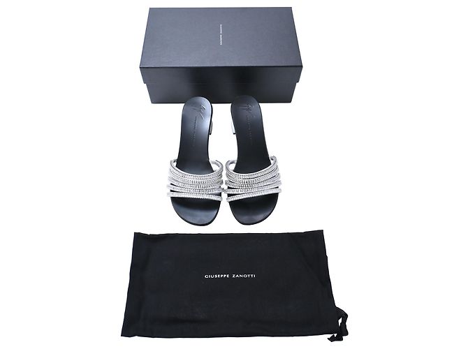 Sandali in pelle argentata decorati con cristalli Giuseppe Zanotti Argento Metallico - vista 9