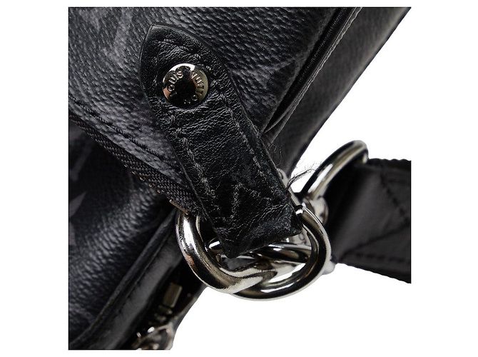 Borsa a Spalla Trio Messenger Monogram Eclipse Reverse Louis Vuitton M69443 Nero - vista 6
