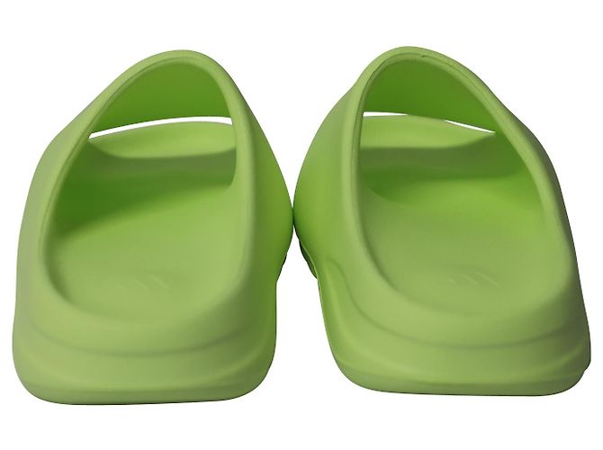 Adidas Yeezy Slides in plastica verde fluorescente - vista 4