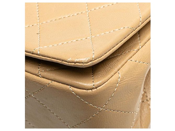 Bolsa de ombro Chanel em couro de cordeiro matelassé com aba completa - vista 5