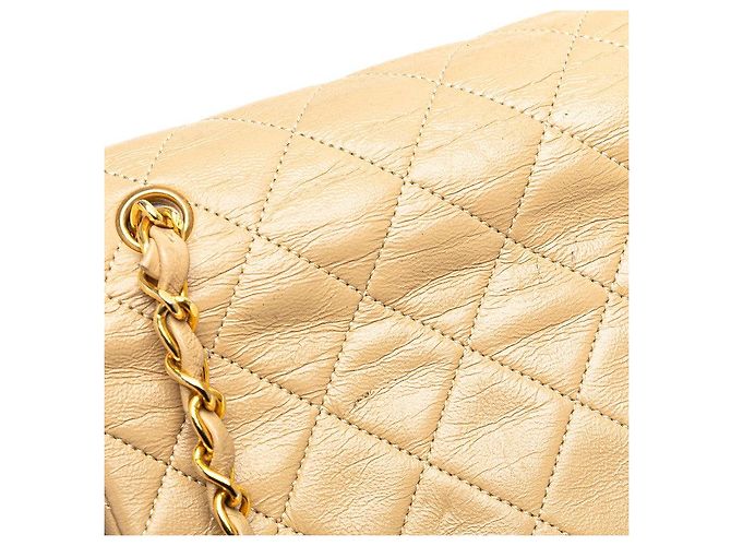 Bolsa de ombro Chanel em couro de cordeiro matelassé com aba completa - vista 6