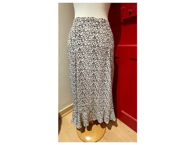 Saia Soeur Preta e Creme de Viscose com Babado Preto Cru - vista 2
