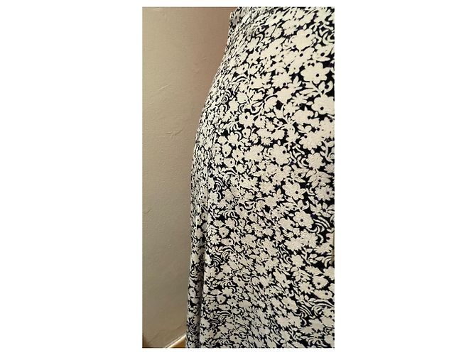 Saia Soeur Preta e Creme de Viscose com Babado Preto Cru - vista 6