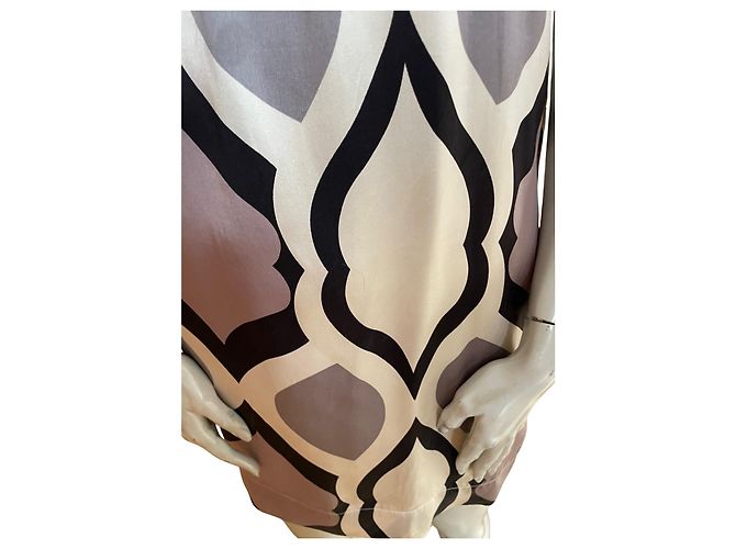 Sandro Seidenkleid mit geometrischem Muster Grau - Ansicht 3