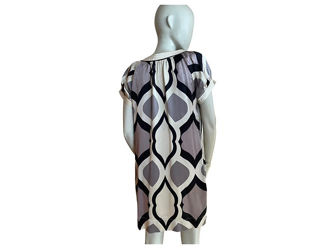Sandro Seidenkleid mit geometrischem Muster Grau - Ansicht 4