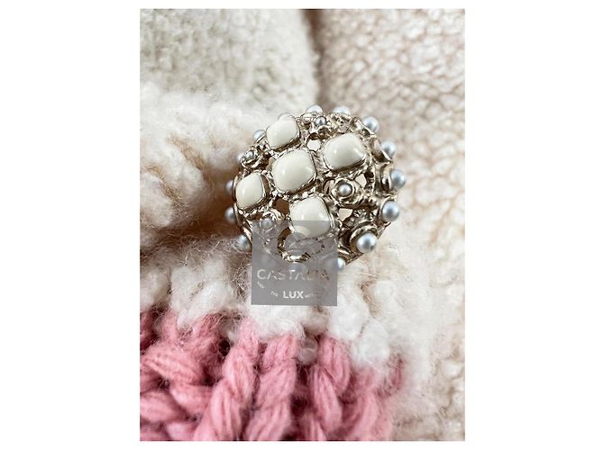 Chanel Cashmere-Pullover mit Teddyärmeln im Cara Delevingne-Stil für 5K$ Creme - Ansicht 8