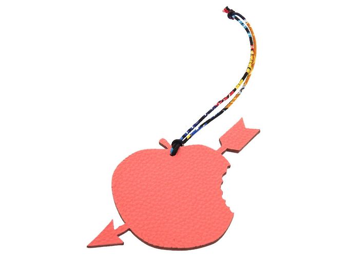 Charm per borsa Hermès Petite H cuore trafitto Togo Epsom rosa - vista 3