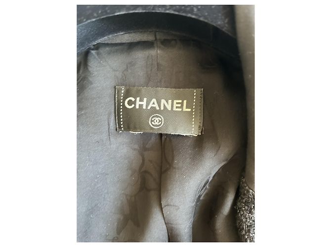 Schwarze Chanel-Jacke aus Tweed - Ansicht 3