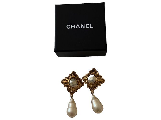 Chanel CC Blumen Kunstperlen Clip-On Ohrringe Gold Gold hardware - Ansicht 2