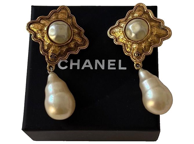 Chanel CC Blumen Kunstperlen Clip-On Ohrringe Gold Gold hardware - Ansicht 3