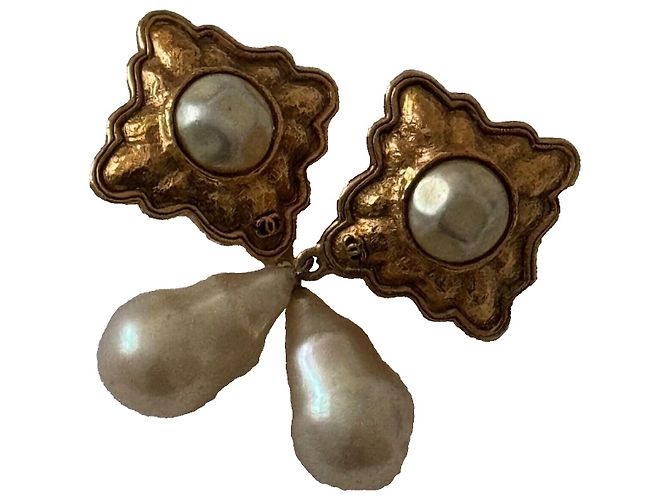 Chanel CC Blumen Kunstperlen Clip-On Ohrringe Gold Gold hardware - Ansicht 6