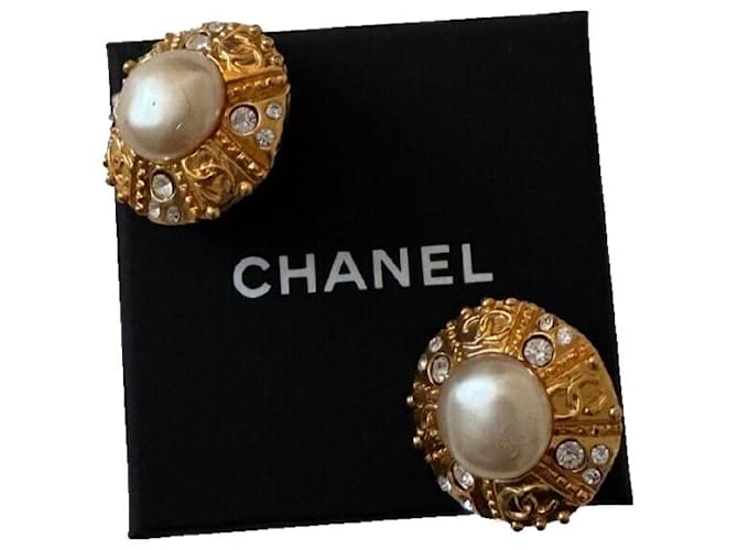 Orecchini Chanel CC a clip con perle finte e strass oro Gold hardware - vista 2