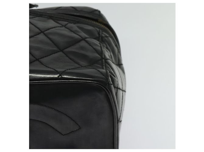 CHANEL Matelassé Vanity Pouch Smalto Nero Oro CC Auth bs26105 D'oro - vista 16