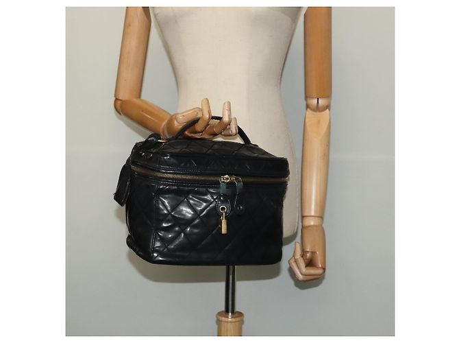 CHANEL Matelassé Vanity Pouch Smalto Nero Oro CC Auth bs26105 D'oro - vista 24
