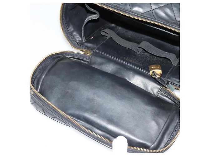 CHANEL Matelassé Vanity Pouch Smalto Nero Oro CC Auth bs26105 D'oro - vista 9