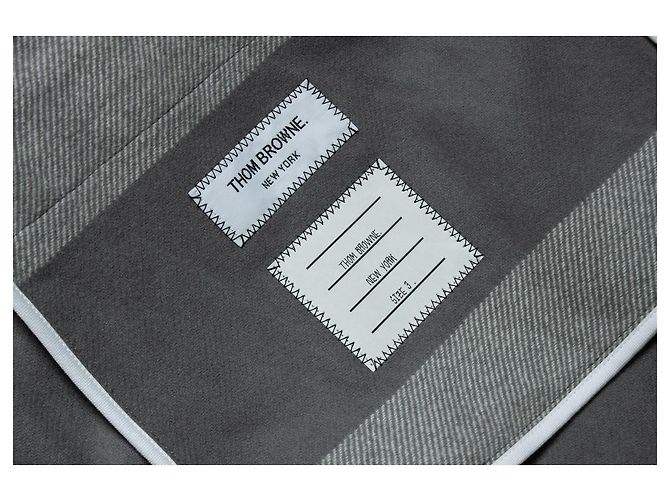 Abrigo de lana a rayas en gris de Thom Browne - vista 10