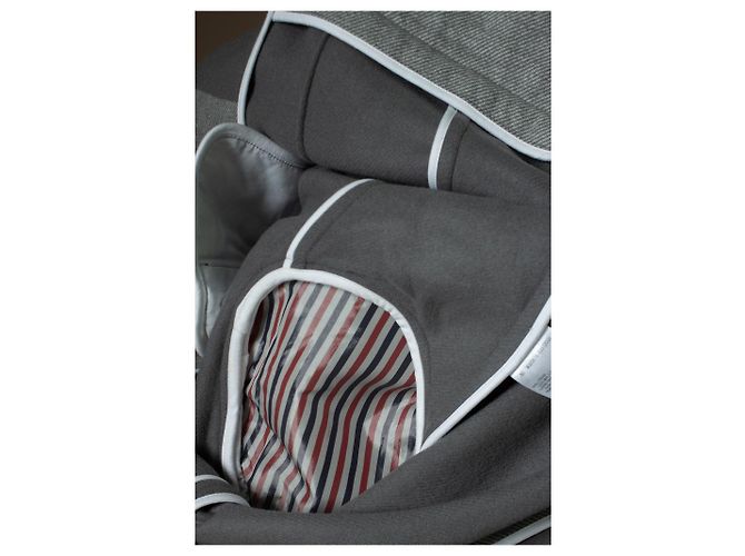 Abrigo de lana a rayas en gris de Thom Browne - vista 9