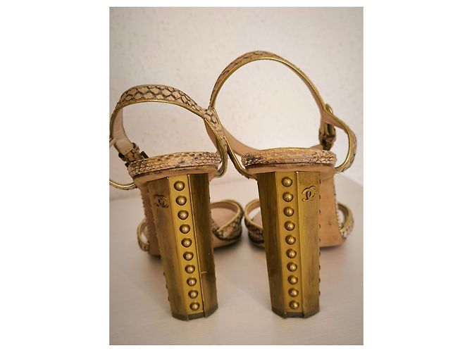 Sandali con tacco Chanel D'oro - vista 2