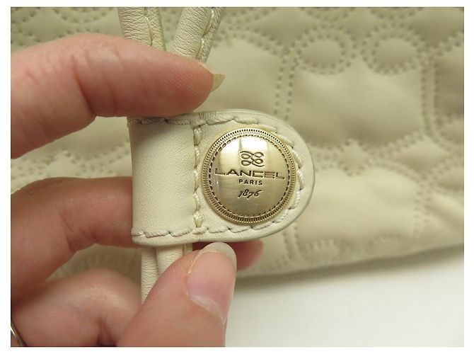 LANCEL SPIELERISCHER EIMER HANDTASCHE AUS CREMEFARBENEM LEDER Roh - Ansicht 6