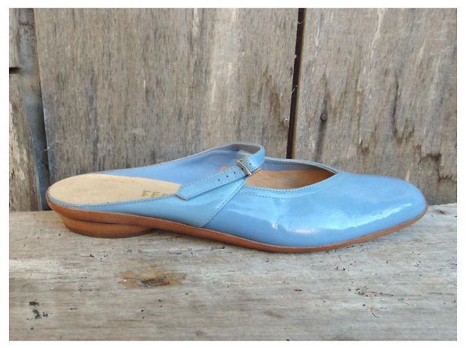 Mules Salvatore Ferragamo Audrey in vernice blu - vista 2