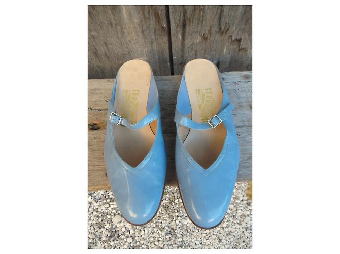 Mules Salvatore Ferragamo Audrey in vernice blu - vista 3