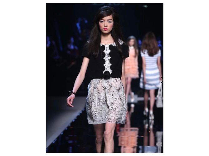 Christian Dior Top in seta floreale Resort 2011 Nero Bianco - vista 5
