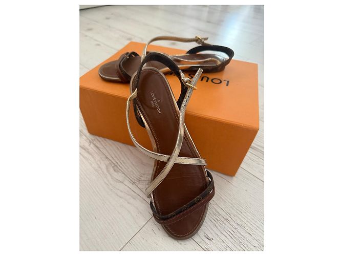Sandali Louis Vuitton in pelle marrone - vista 2