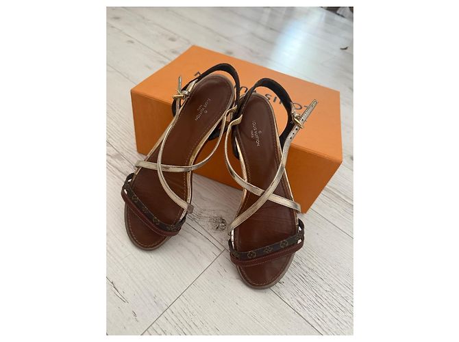 Sandali Louis Vuitton in pelle marrone - vista 3